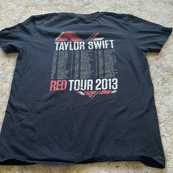 2013 Taylor Swift Red Concert Tour Black T-Shirt Size Women Medium Gildan Tag - Picture 3 of 3
